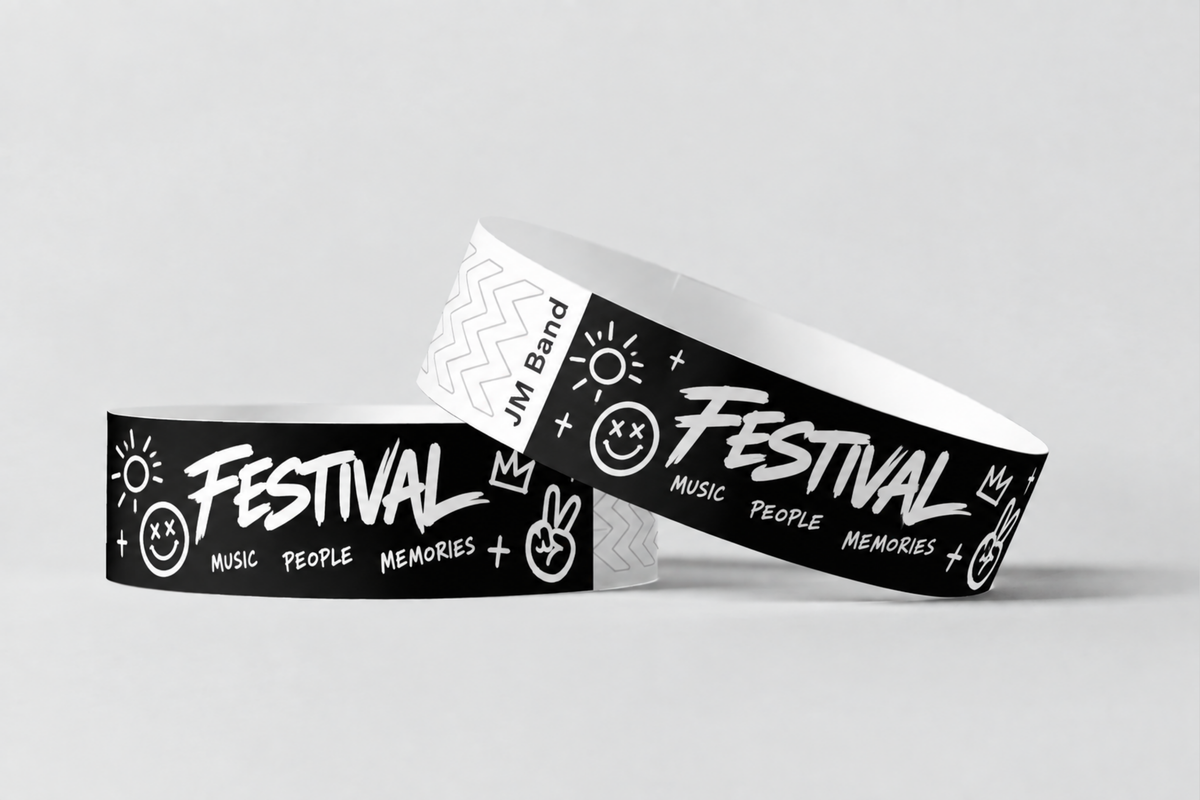 Dvi juodos popierinės apyrankės su balta festivalio spauda