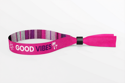 Rožinė austinė medžiaginė apyrankė su išaustu užrašu Good Vibes